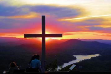 chimney_rock_sunrise_service